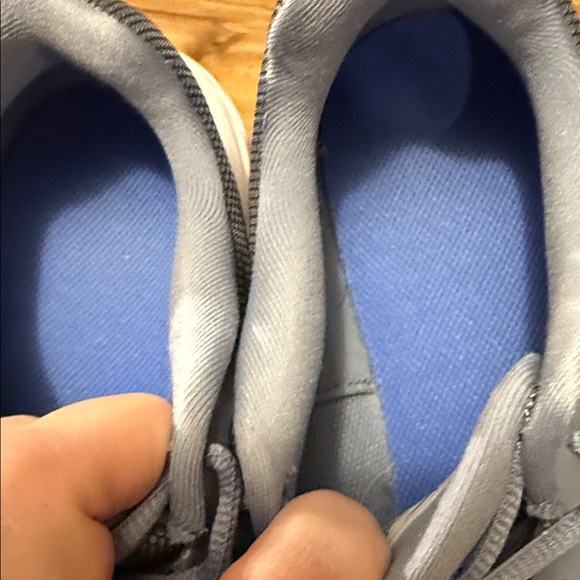 Nike Women’s sz 11 gray athletic shoes - Picture 7 of 8
